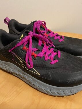 Altra Outroad Trail Running Shoe - Women's 8 - Black & Blue & Pink Laces - EUC